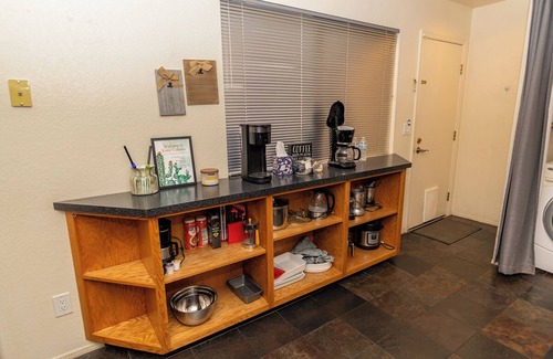 Tucson Casa | Gated Oasis: Garage, Resort Pool & Spa, Ultra-Fast WiFi by I-10/Grant
