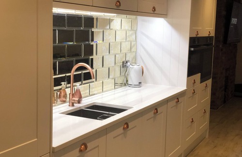 Rushmoor District Casa | Gated property!!! Open plan at its best