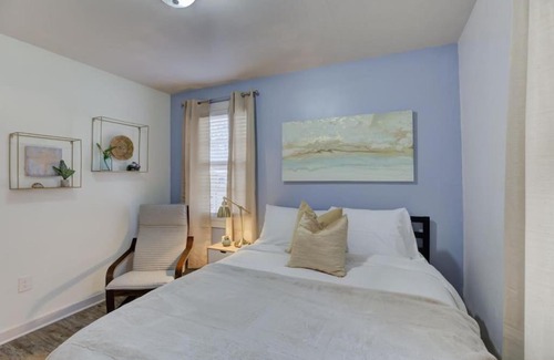 Midtown Apartamento | Gated Retreat Steps from Midtown's Best Parking