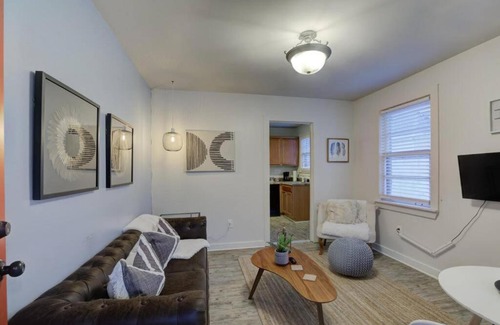 Midtown Apartamento | Gated Retreat Steps from Midtown's Best Parking