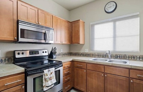 Tucson Apartamento | Gated Ventana Condo Long Stay Pool/Gym/Spa