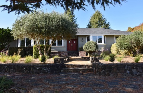 Sebastopol Casa | Finca cerrada en el país del vino en medio de cientos de acres de viñedos