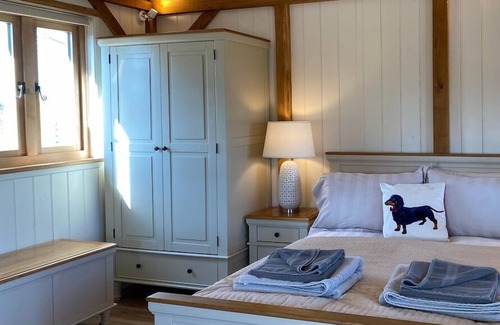 Ham Cabina | Gatehouse Lodge a bespoke Lodge on working farm with a distant sea view and a secluded garden with fire.