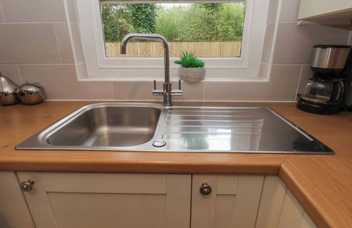 Easington Cabaña | GATEKEEPERS, pet friendly, with hot tub in Easington