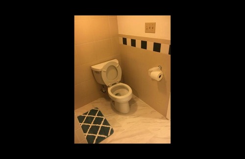 Charles Village Casa | Gateway en-suite bedroom only one bed next jhu