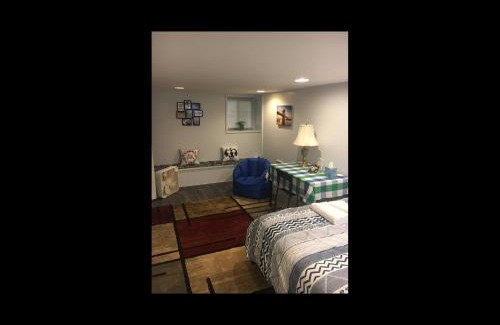 Charles Village Casa | Gateway en-suite bedroom only one bed next jhu