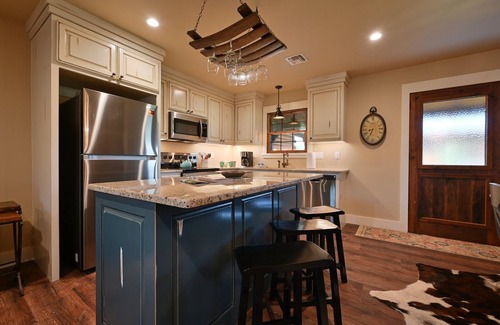 Fredericksburg Casa | ¡Casa de lujo en Fredericksburg, frente a bodegas y cerca de la ciudad!