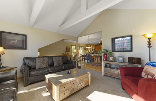 Estes Park Casa | Puerta de entrada al Wildside: condominio de estilo rústico cerca del Parque Nacional Rocky Mountain. - EV # 3453