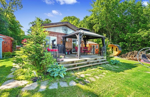 Campbellford Cabaña | Gather on the Trent| Waterfront | Boats | Hot Tub | Sauna | Dock