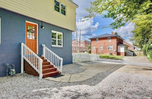 Downtown Casa | Gather! PingPong~6BR~PorchTV~Walk Dtwn~Pets~15+