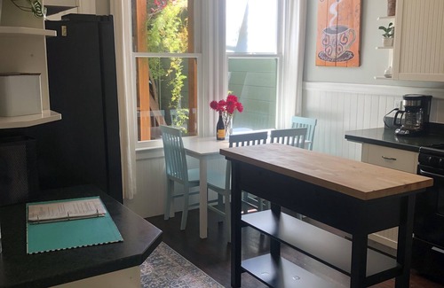 Polk Gulch Casa | Gather Round the Fire Pit at a Period Russian Hill Flat
