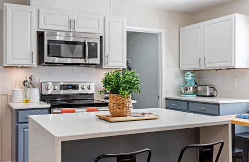 Downtown Casa | GATHERING HOUSE IN HISTORIC OAKWOOD