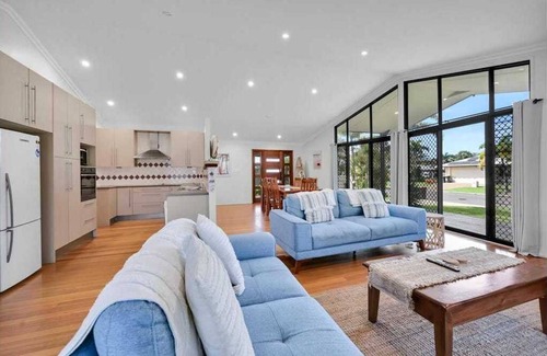 Agnes Water Casa | 8 Party A Pet Friendly