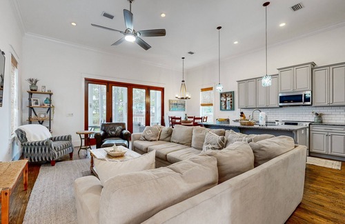 Village of Sugar Beach Casa | Gathering Thyme: WiFi, porch, backyard, & pool - short walk to beach