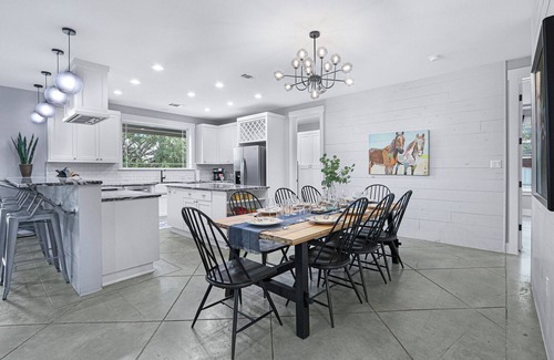 Hays County Casa | Gatlin Getaway I Pool, Hot tub, Stargazing, Family Fun