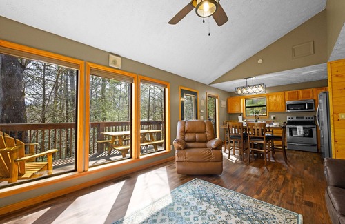 Hemlock Hills Cabina | Gatlinburg cabin, Arcade games, hot tub, no scary roads, PERFECT location