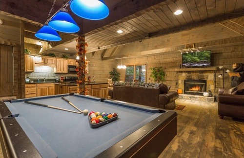 Chalet Village Cabina | Gatlinburg Cabin By The Trees