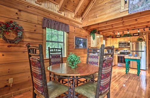 Gatlinburg Cabina | Gatlinburg Mountainside Escape w / Jacuzzi al aire libre!