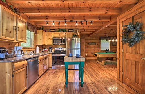 Gatlinburg Cabina | Gatlinburg Mountainside Escape w / Jacuzzi al aire libre!