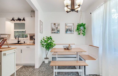 Greater Pinellas Point Casa | Gattu Stay— Sunroom w/ TV & Games, Outdoor Fire Pit, Walk to the Bay!