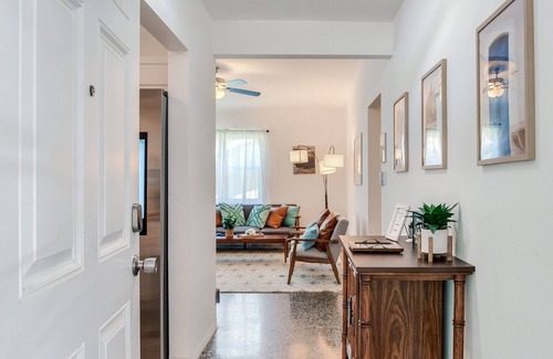 Greater Pinellas Point Casa | Gattu Stay— Sunroom w/ TV & Games, Outdoor Fire Pit, Walk to the Bay!