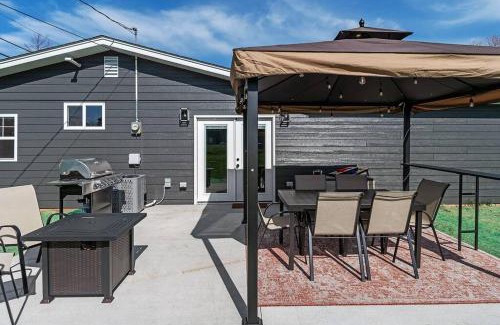 Rapid City Casa | Gazebo 4BR Ping Pong Arcade Room