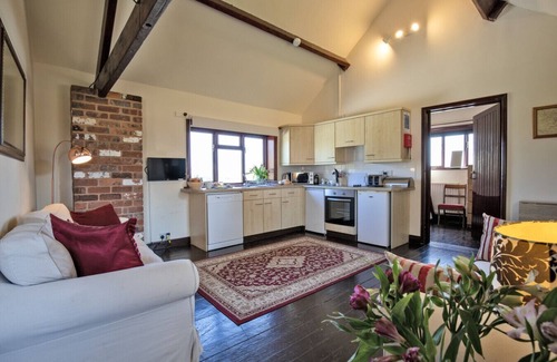 Denstone Casa | Zoes Cottage 5 mins drive to Alton Alpaca`s