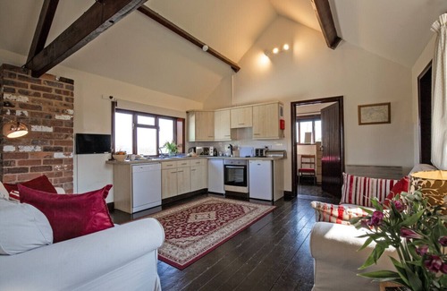 Denstone Casa | Zoes Cottage 5 mins drive to Alton Alpaca`s