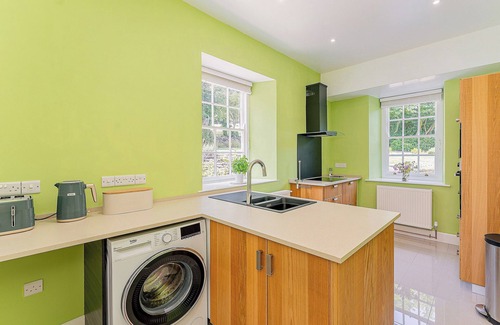 Ystrad Meurig Cabaña | Hand picked for its superb standard throughout with truly enviable views from each room.
