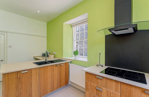 Ystrad Meurig Cabaña | Hand picked for its superb standard throughout with truly enviable views from each room.