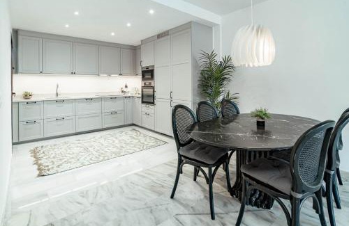 Marbella Apartamento | GBH - Casa Golden beach by Roomservices