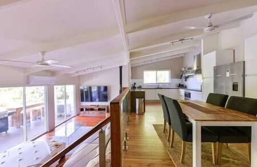 Carrara Casa | GC98 3BR Family Haven 1.5BA w Parking