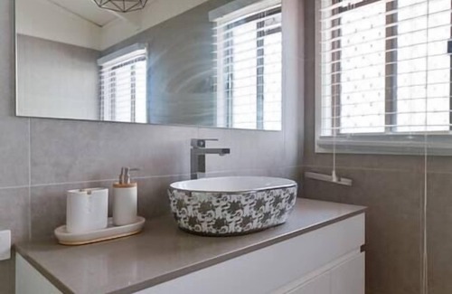 Carrara Casa | GC98 3BR Family Haven 1.5BA w Parking
