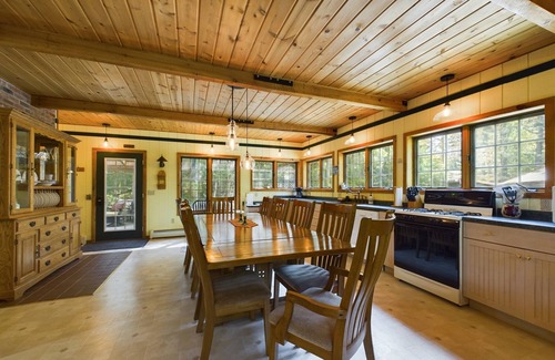 Wetmore Cabaña | GDC- Near Buckhorn Restaurant, Large Family Home,Trail 7 Accessible