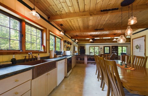 Wetmore Cabaña | GDC- Near Buckhorn Restaurant, Large Family Home,Trail 7 Accessible