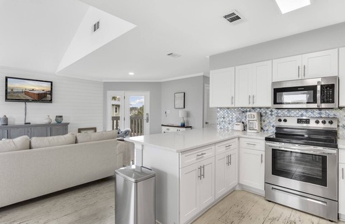 Holiday Isle Condominio | "Geaux Coastal" Holiday Isle Harbour Condo 2B / 2B con el uso de deslizamiento de barco