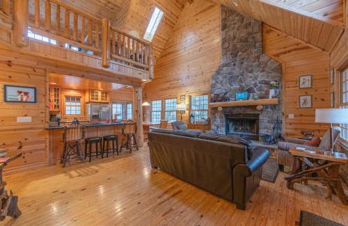 Saugatuck Casa | Gecko Getaway - Great cabin getaway - private hot tub - community pool