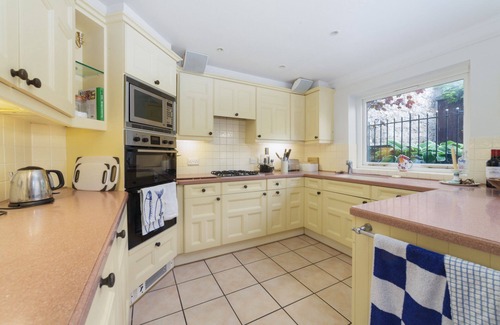 Castletown Cabaña | Gee's Cottage - a seaside holiday cottage that sleeps 5 guests in 3 bedrooms