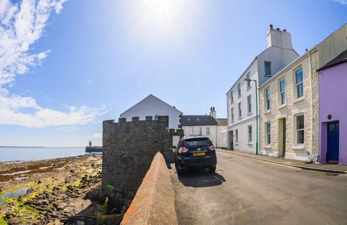 Castletown Cabaña | Gee's Cottage - a seaside holiday cottage that sleeps 5 guests in 3 bedrooms