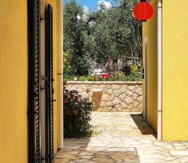 Peroulion Apartamento | Gelbes Haus Korfu