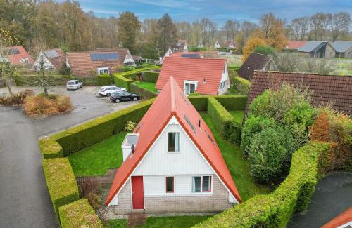 Zwiggelte Casa | Gele Kwikstaart I Ruime Woning met Omliggende Tuin