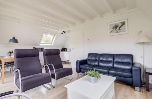Zwiggelte Casa | Gele Kwikstaart I Ruime Woning met Omliggende Tuin