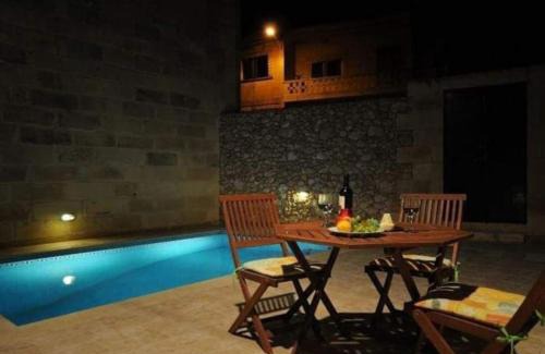 Ghajnsielem Villa | Geligiz Farmhouse