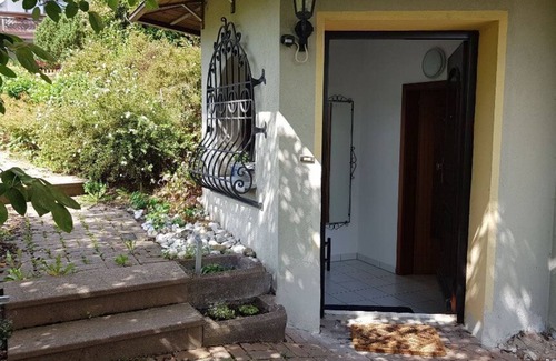 Schwarzenbach an der Saale Apartamento | Gemütliche Ferienwohnung mit Terrasse und Fußbodenheizung