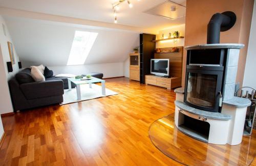 Burglengenfeld Apartamento | Gemütliche DG-Wohnung mit großer Küche & Parkplatz