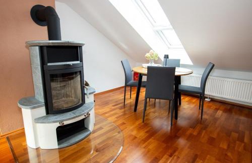Burglengenfeld Apartamento | Gemütliche DG-Wohnung mit großer Küche & Parkplatz