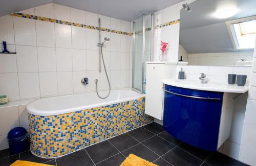 Burglengenfeld Apartamento | Gemütliche DG-Wohnung mit großer Küche & Parkplatz