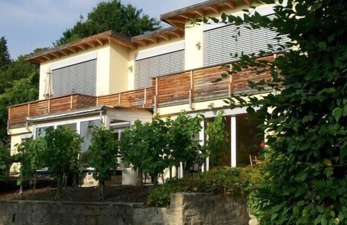 Bergrheinfeld Apartamento | Acogedor Ferienwohung (49m²) con balcón y vista sobre Mainufer