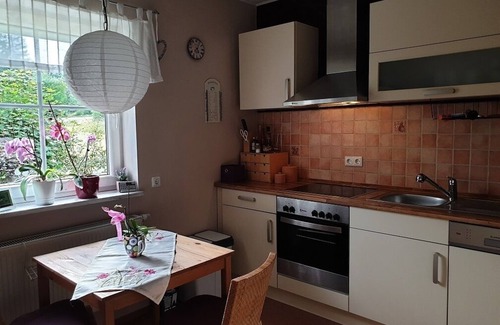 Neubau Apartamento | Acogedor apartamento con estufa privada y balcón.