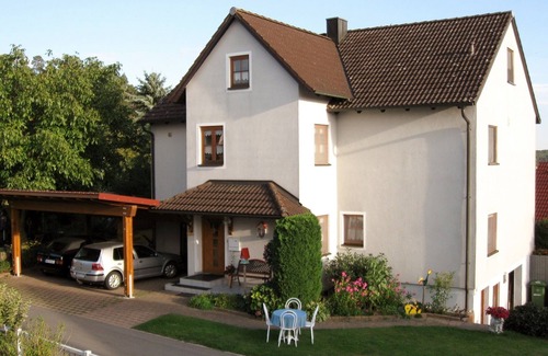 Haundorf Apartamento | Gemütliche Ferienwohnung mit Panoramablick und großem Garten